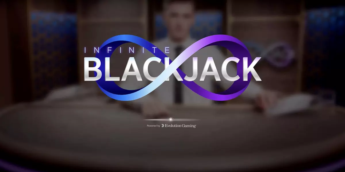 Infinite Blackjack Logo mit einem Croupier im Hintergrund