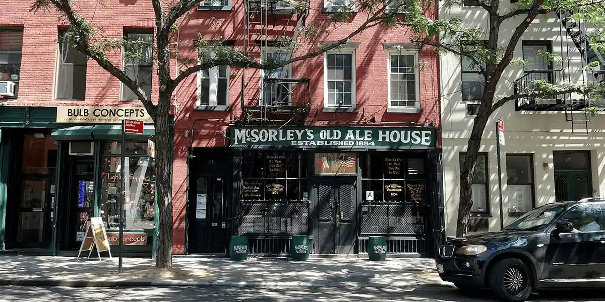 Das McSorleys Old Ale House von außen