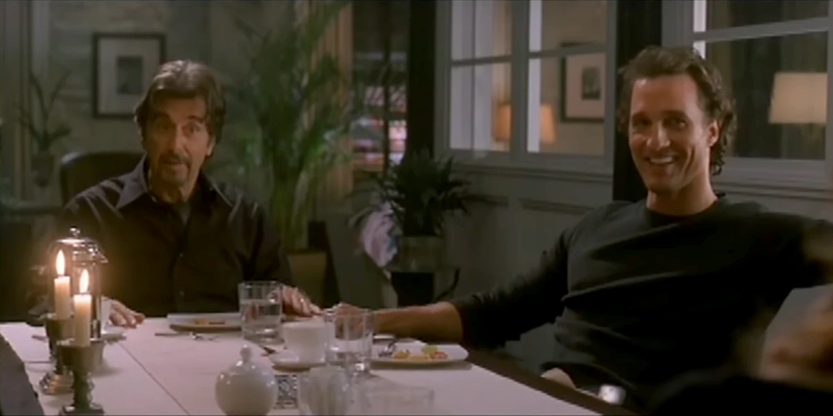 Szene aus "Das schnelle Geld": Al Pacino und Matthew McConaughey beim Abendessen