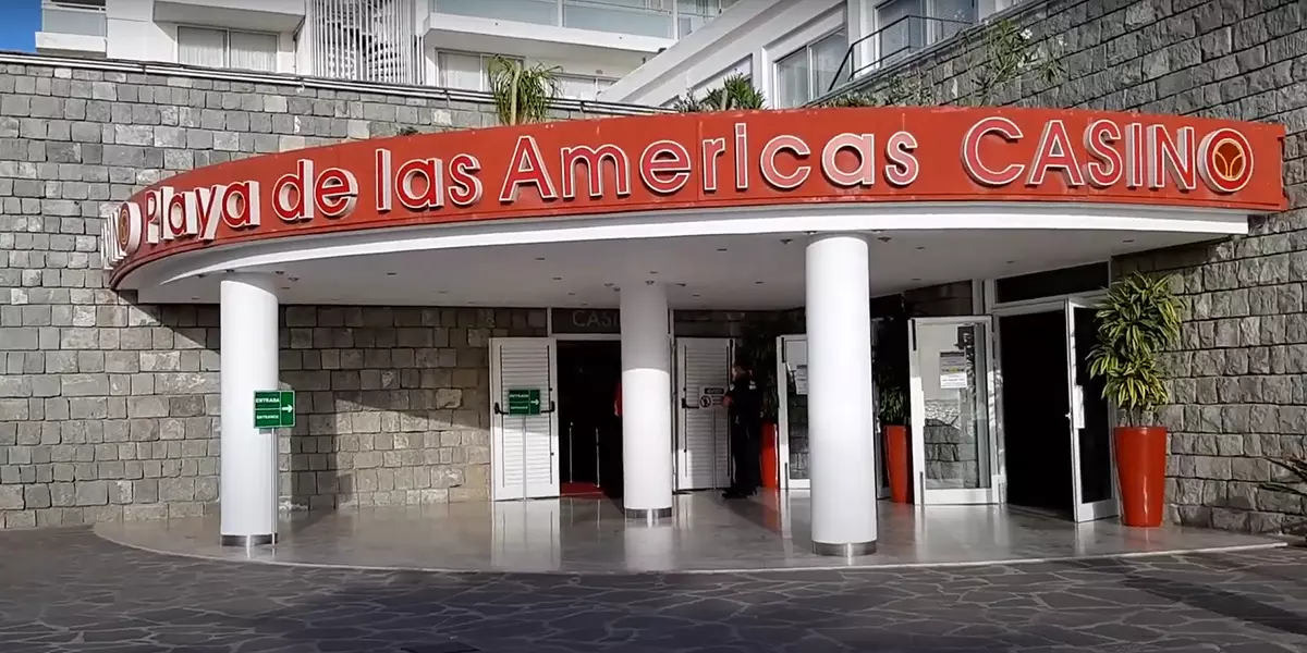 Der Eingang zum Casino Playa da las Americas in Adeje