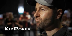 Nahaufnahme von Daniel Negreanu neben Schriftzug "KidPoker"