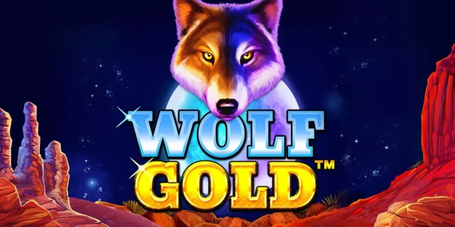 Ein Wolf bei Dunkelheit über dem Wolf Gold Schriftzug