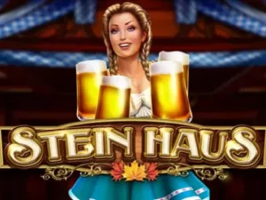 Eine Frau im Dirndl mit ein paar vollen Biergläsern hinter dem Stein Haus Schriftzug.