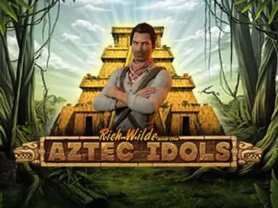 Rich Wilde steht entschlossen hinter dem Aztec Idols Schriftzug.