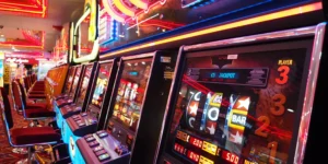Spielautomaten in einem Casino