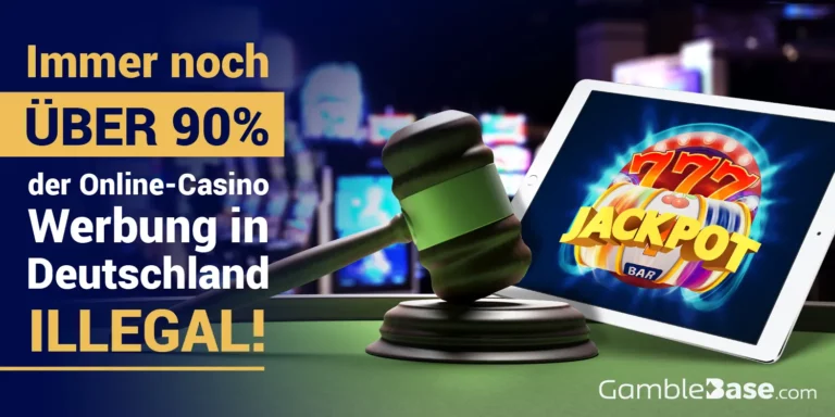 Tablet mit Online-Slot neben Richterhammer auf Spieltisch liegend und mit dem Text "Immer noch über 90 % der Online-Casino-Werbung in Deutschland illegal"