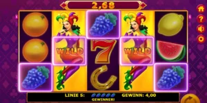 Mehrere Trauben-Symbole mit Wilds führen bei Lucky Joker 5 zum Gewinn.