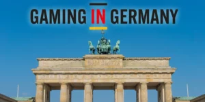 Schriftzug "Gaming in Germany" über Brandenburger Tor