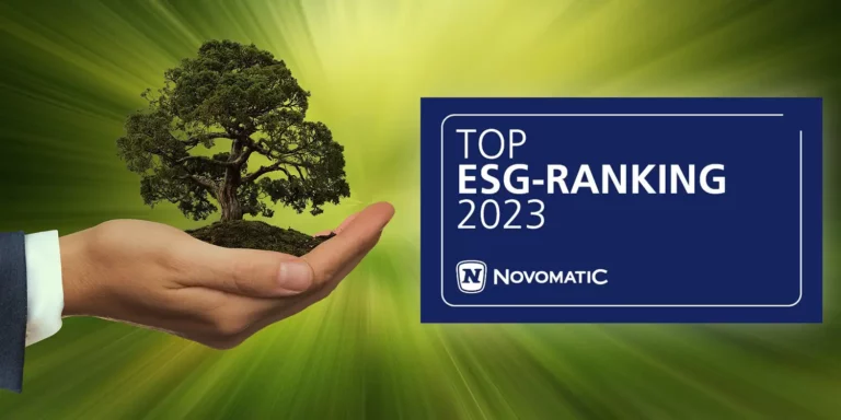 Hand hält Baum neben Banner "Top ESG-Ranking 2023 - Novomatic"