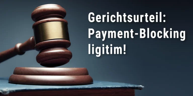 Richterhammer neben Schriftzug "Gerichtsurteil: Payment-Blocking legitim!"