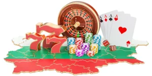 Roulette-Rad, Spielkarten, Würfel und Pokerchips auf einer Bulgarien-Flagge stehend