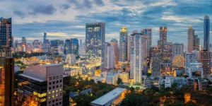 Skyline von Bangkok bei Dämmerung