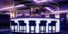 Die beleuchtete Gatsby Bar im Casino Schaffhausen