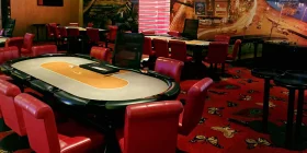 Mehrere Pokertische im Casino Zürich