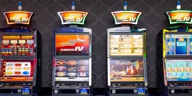 4 Spielautomaten nebeneinander